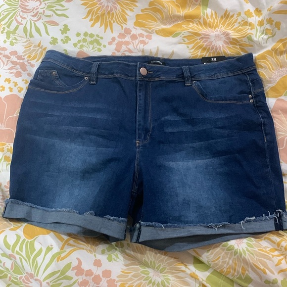Denim shorts - Picture 3 of 5